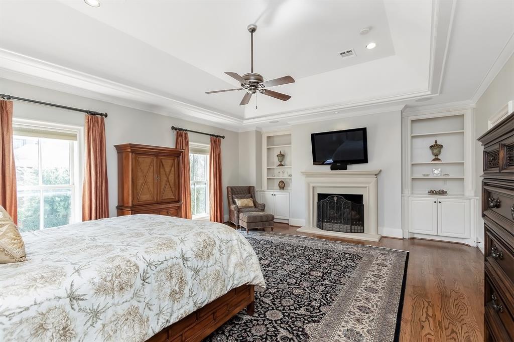 As you previously saw in the living and den, the fireplace is bordered by built-in shelves and cabinets. A lay down sofa by the window would create the perfect fireside reading nook.