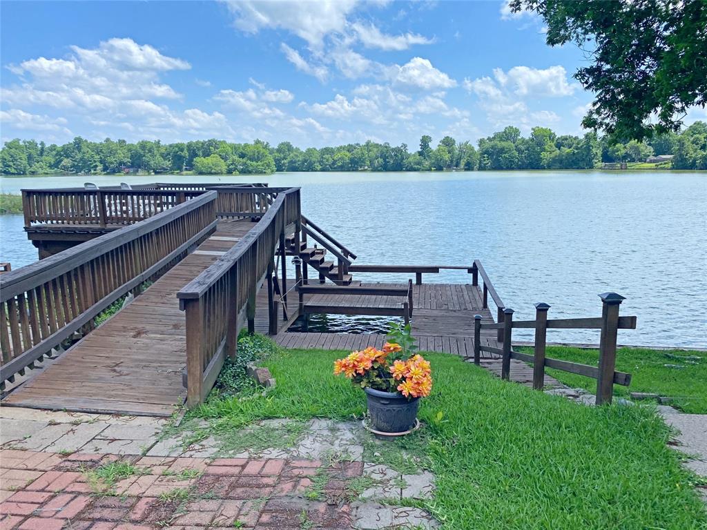 1424 E Taylor Lake Circle, Livingston, TX 77351