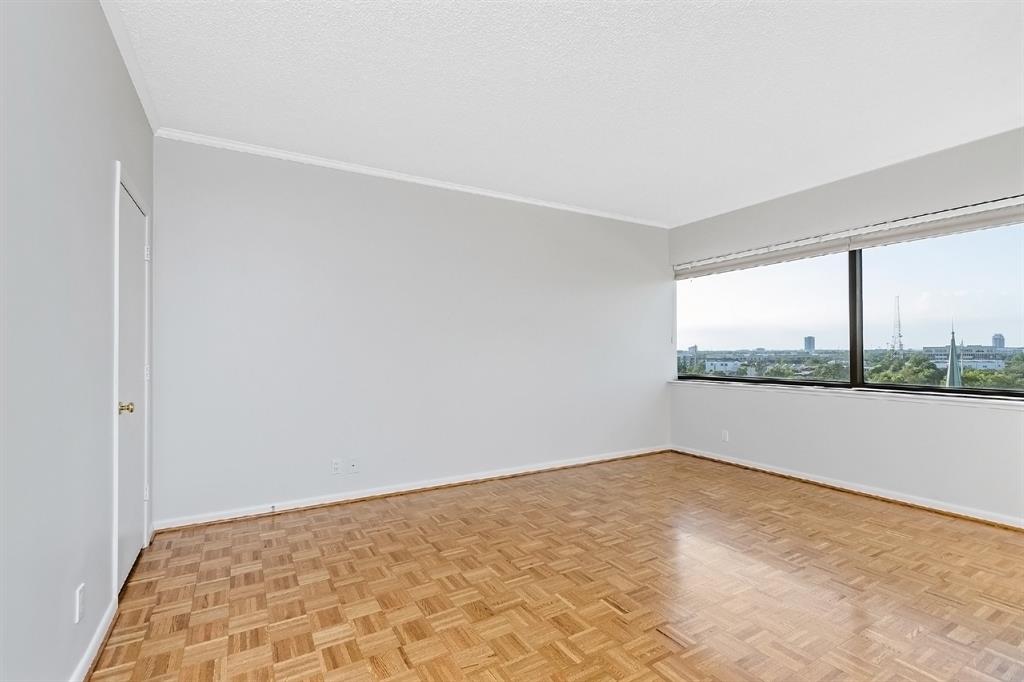 This commodious and versatile primary bedroom is ready for all your room ideas. It offers up space for a queen-sized bed, large furniture, bookshelves, and study desk if desired. Get creative and picture what exciting things you can do to transform this space!