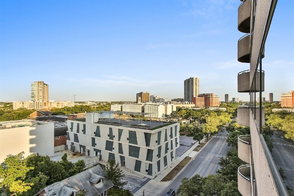 Immerse yourself in culture, history, arts, and science by taking a stroll in Museum Districts 19 different institutions. These museums are within a 1.5-mile radius of the Mecom Fountain in Hermann Park, and about just a mile away from 5000 Montrose. You'll never be bored!