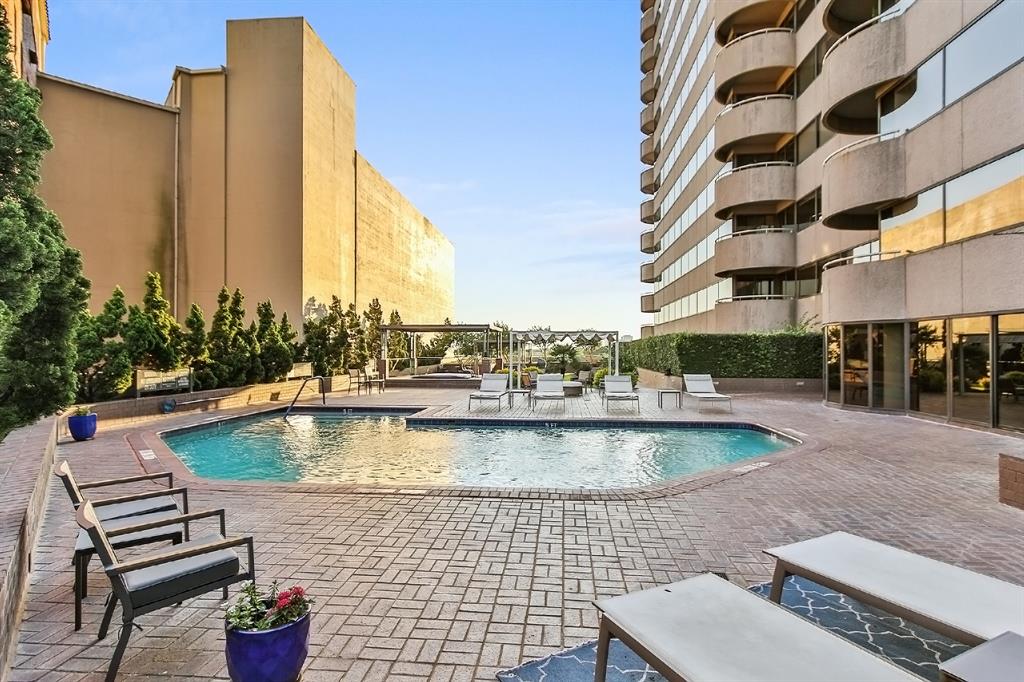 Don't miss out on this condominium's many amenities and facilities. When the summer comes, enjoy a nice cool dip in this alluring swimming pool, equipped with a beautiful wading area and slanted chairs.