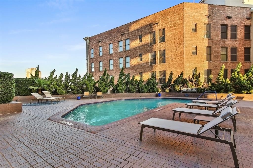 Soothe yourself with spectacular views of the outdoor living space and manicured landscape of lush pine trees and bushes surrounding the swimming pool. Whether to swim, relax, or talk among friends, this is the place to be!