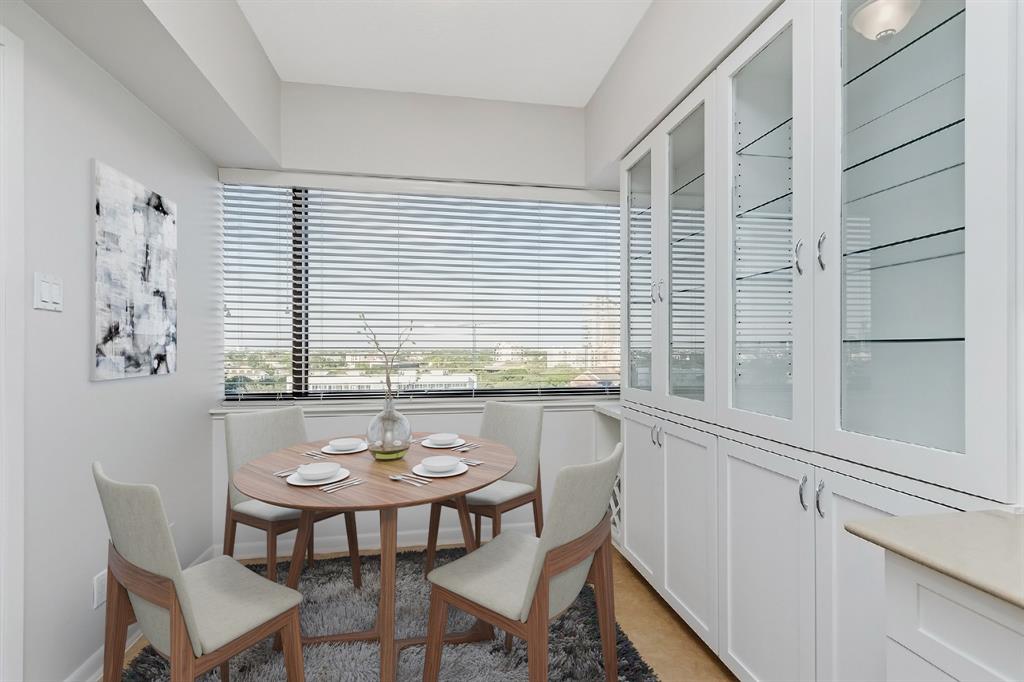 Cozy and intimate, this generously-sized breakfast area has space for you to enjoy a delicious morning meal with a picturesque cityscape view. Handsome shelves and cabinets provide ample storage space for cutlery and dishes.