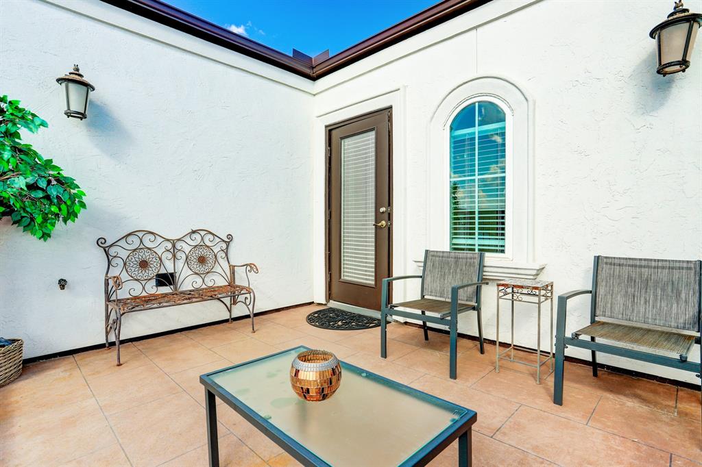 A rooftop patio provides the perfect retreat for taking in panoramic sunrise and sunset East Downtown views, or a fun outdoor dinner party with family and friends.