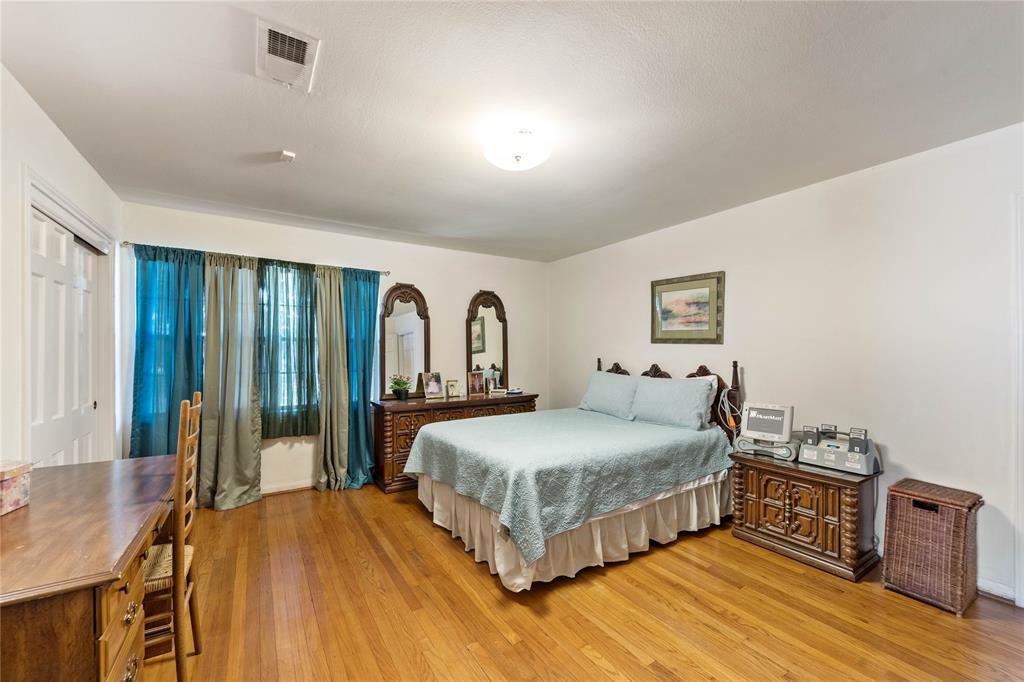 The primary bedroom is a private expanse with ample space for your furniture. Its accommodating space and en-suite bathroom make this room one of the outstanding features of this home.