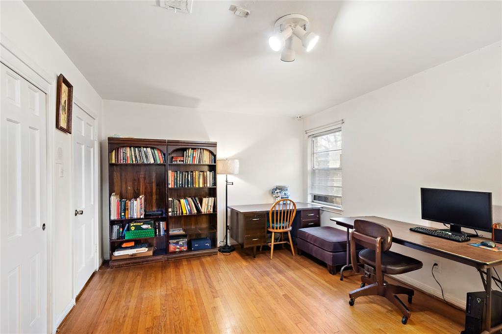 This spacious versatile room offers eternal possibilities for maximum productivity. Easily transform this vast workspace into a fully equipped library, home office, gym room, or studio to fully satisfy your creativity and invite determination.