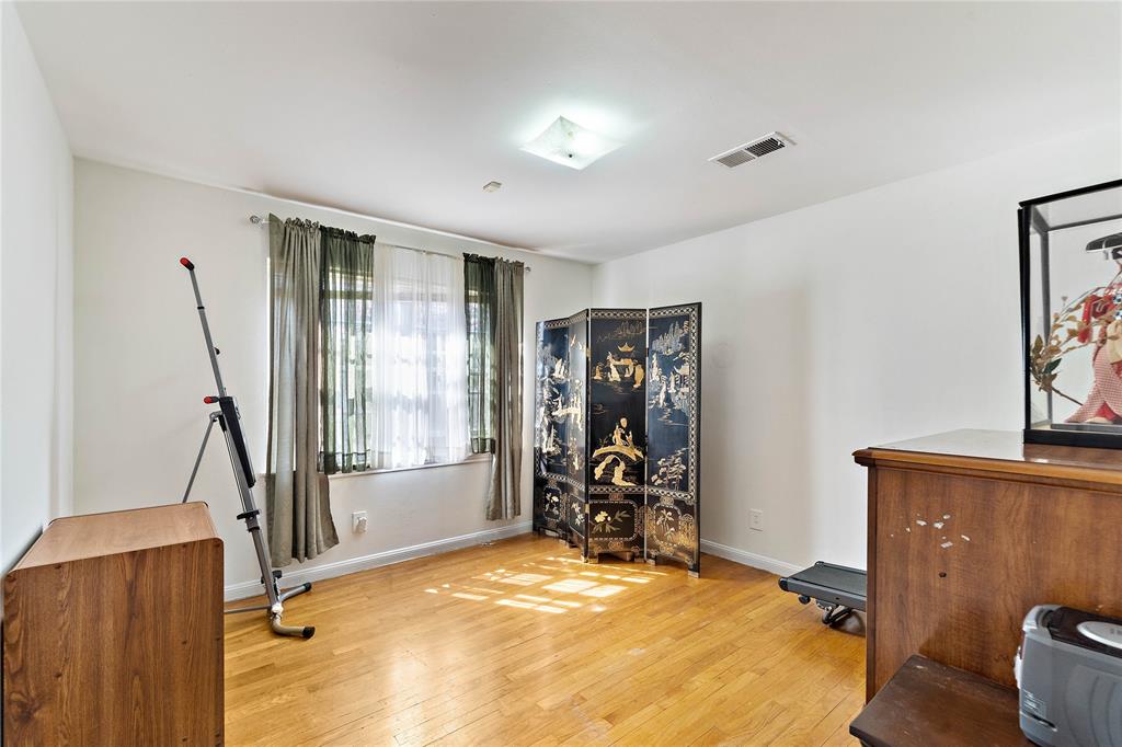 This secondary room offers further flexibility and invites tranquility. Have a pleasant space to simply transform from a private hideaway to the perfect guest room.