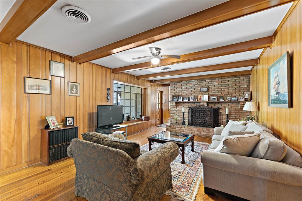 The den features a lofty and vast fireplace set against a dashing brick wall that speaks elegance from all corners. Be able to lavishly unwind and be surrounded by ample lighting from the wide windows, overhead ceiling fan light, to the mellow fireside for a complete posh experience.