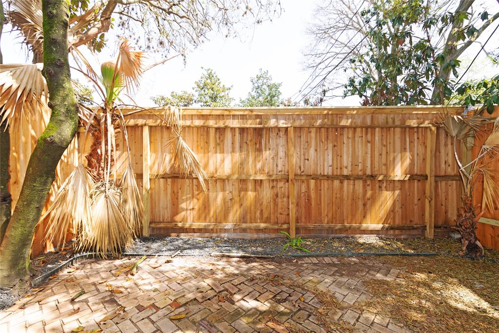2609 Whitney, Houston, Harris, Texas, United States 77006, 2 Bedrooms Bedrooms, ,1 BathroomBathrooms,Rental,Exclusive right to sell/lse w/ named prospect,Whitney,70253997
