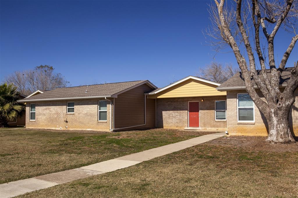 For Lease 1200 E Frio Street, Pearsall, TX 78061 1 Bed / 1 Full Bath