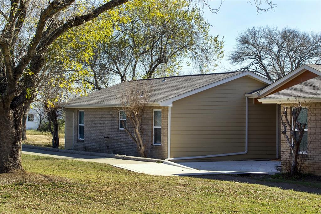 For Lease 1200 E Frio Street, Pearsall, TX 78061 1 Bed / 1 Full Bath