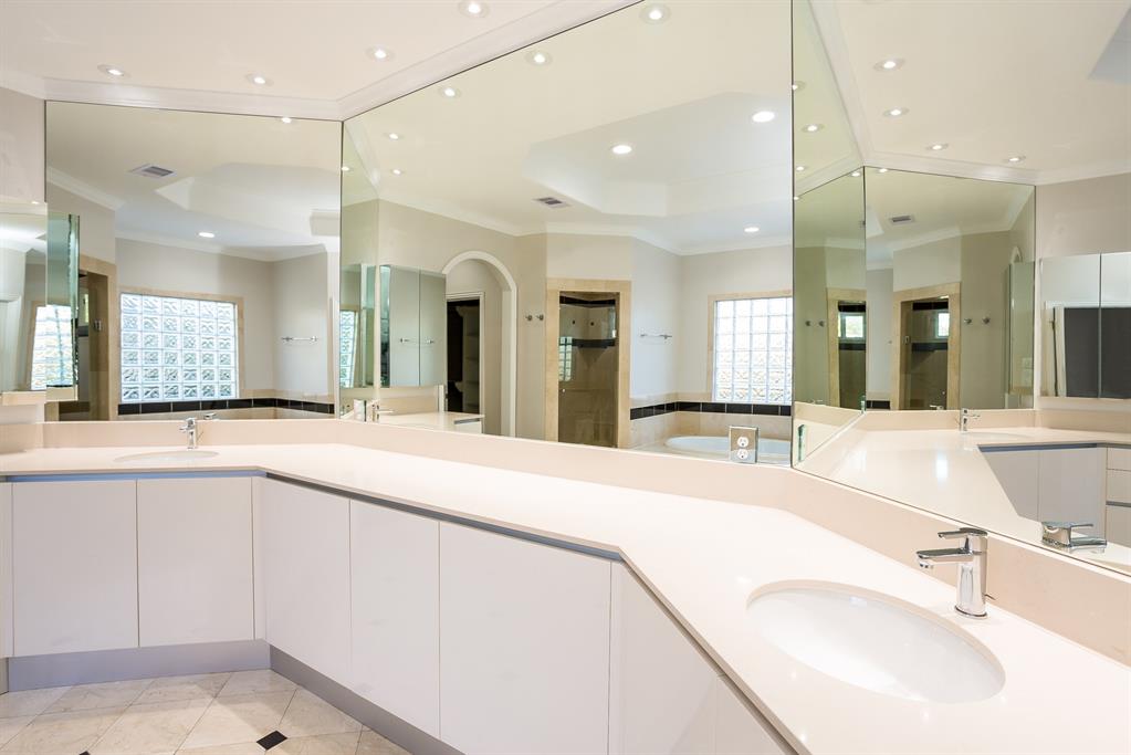 5646 2.5 Briar Drive, Houston, Texas 77056, 6 Bedrooms Bedrooms, 14 Rooms Rooms,6 BathroomsBathrooms,Single-family,For Sale,Briar,54742255