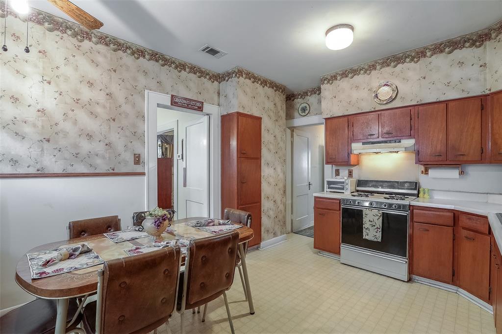 This kitchen is large enough to fit a breakfast table.