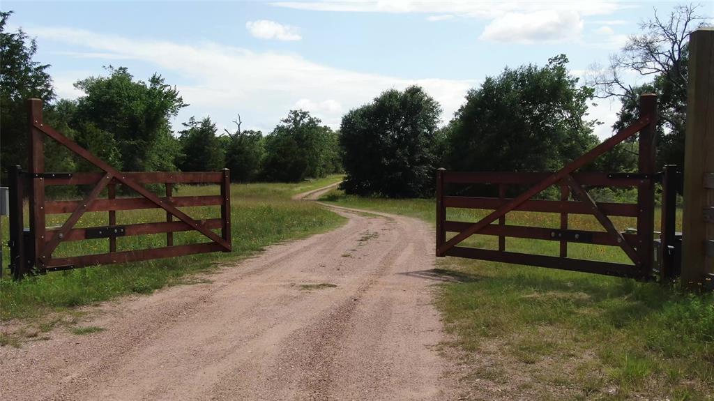 22987 Oak Road, New Ulm, TX 78950 - HAR.com