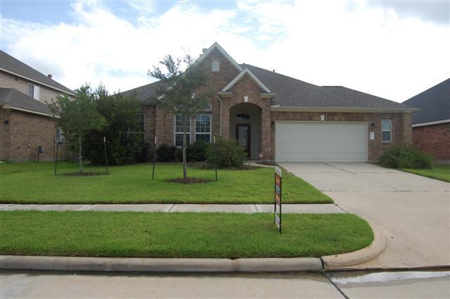19718 Woodberry Manor Drive Spring, Texas Beautiful Ryland Kennedy model.Price includes all the furniture.This home has an 2 1/2 Car garage w/plenty of room to park both cars & your mowers, bikes, etc. Lots of dbl crown molding, high ceilings,& gourmet kitchen w/stainless appliances, granite counters, & tumbled marble backsplash.Large open den with high ceilings. Master bath has separate shower & glass block window over garden style whirlpool tub.Good size backyard with cover porch.