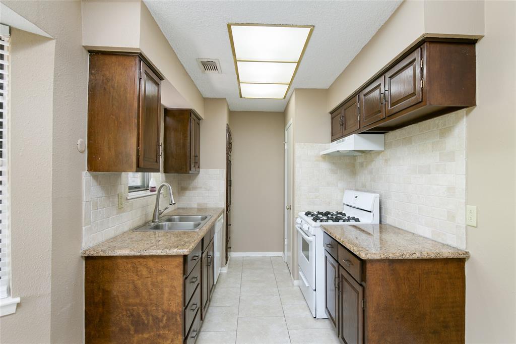 705 Meadowglen Drive