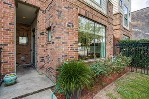 St Charles Townhomes, 2504 Rusk #2