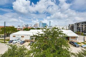 St Charles Townhomes, 2504 Rusk #27