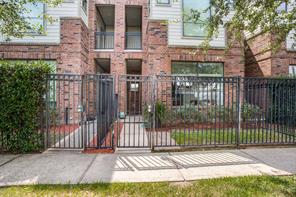St Charles Townhomes, 2504 Rusk #4