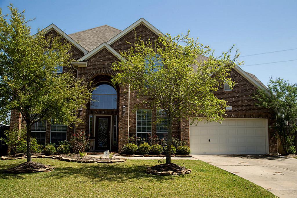 4302 Bridgestone Maple Drive Spring, Texas Beautiful 4 Bedroom, 3 and a Half Baths, High Ceilings, Double Master, Swing Set in Back and Includes Refrigerator. Klein School District In quiet Cul-De-Sac Lot.