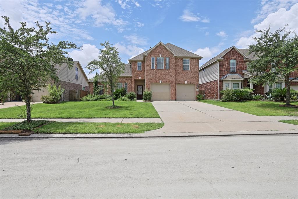 31307 Ribbonwood Park Lane Spring, Texas Don't settle for an average house-this home has so much to offer! 4+ beds, 3.5 baths, oversized 3 car garage with storage & backs to Kaufman Elementary-no homes behind. Zoned to excellent CISD. Upgraded kitchen with granite counter tops. Public main floor areas with engineered hardwoods including the master down & bonus flex room with walk in closet could be bed, study, nursery, or playroom. 3 secondary bedrooms up & 2 full baths. One is an en-suite bed/bath. Very large game room up too! Sprinkler system. Super convenient location to amenities & highways. Imperial Oaks Park 8, with access to playgrounds, dog park, tennis courts, and pools, including splash pad. Pets OK with non-refundable pet deposit. HOA dues and high efficiency washer and dryer included in rent.