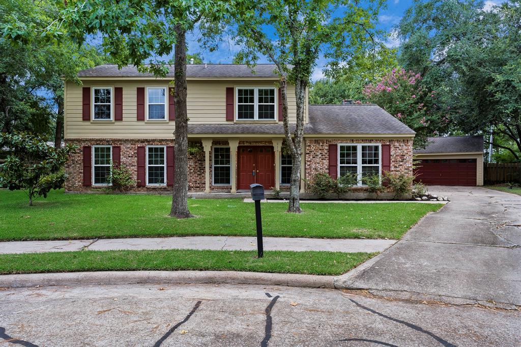 615 Sun Court, Friendswood, TX 77546