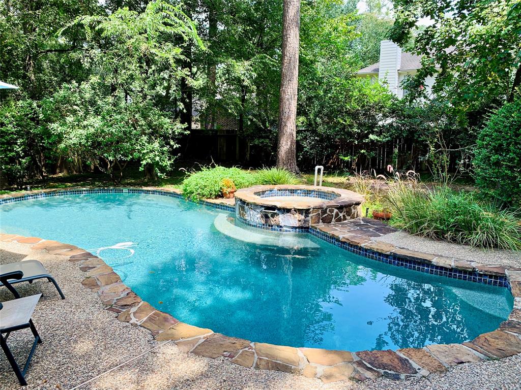 2 Grey Birch Place Spring, Texas Beautifully traditional single story home with jacuzzi pool located on a cul-de-sac subdivision. Great location close to dining, shopping, entertainment, schools, medical & all of the amenities The Woodlands has to offer. Gorgeous curb appeal, landscaping, & sprinkler system. Spacious backyard w/ pool is perfect for entertaining! The interior features gorgeous tile flooring at the family room w/ freestanding brick fireplace separating the dining room, stainless appliances, breakfast room, large master bedroom & separated shower.