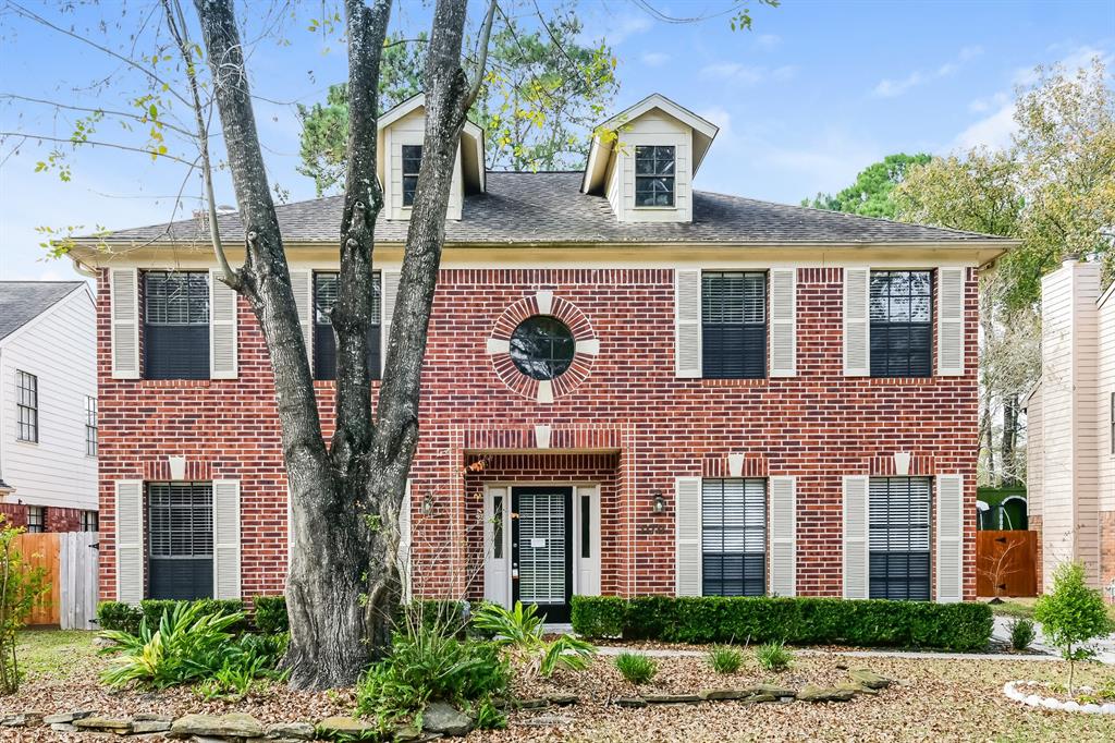 109 W Rainbow Ridge Circle The Woodlands, Texas Stunning and spacious, this home in Spring, TX has it all! You will love the family room with a fireplace and the spacious eat-in kitchen with granite countertops and a pantry. The kitchen leads into the formal dining room. The master bedroom boasts a private bath with a garden tub and separate shower. The backyard includes an enormous covered patio. Located in The Woodlands Cochrans community, which offers pools, picnic areas, basketball courts, a playground, and more!