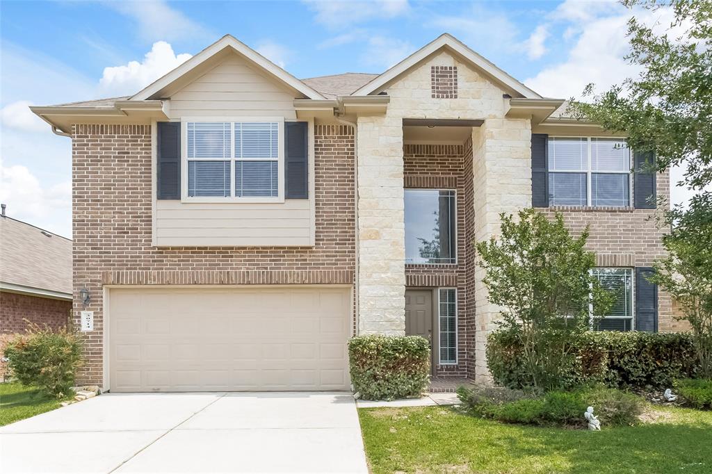 30714 Ginger Trace Drive Spring, Texas Welcome home! This spacious home now for rent in Spring, TX! You will appreciate the natural light, arched entryways and built-in shelving niches throughout. The eat-in kitchen boasts granite countertops, a pantry and a breakfast bar. The kitchen flows into the formal dining room, ideal for hosting dinner parties. The bonus room is ideal for a game room or home office. The expansive master suite features a walk-in closet and a private bath with a large soaking tub, a separate shower and dual sinks. The backyard includes a covered patio, making it the perfect spot to entertain guests or just relax with your morning cup of coffee.