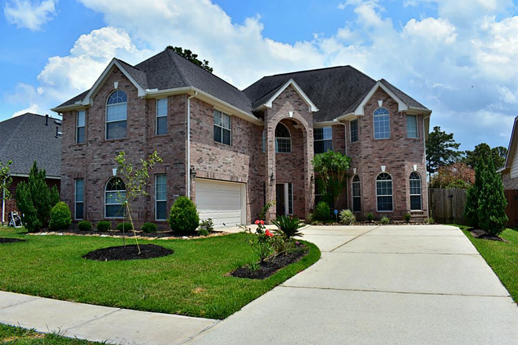 4519 Countrymeadows Drive Spring, Texas Leave the daily grind behind! Spend peaceful mornings & quiet evenings on the large covered back patio overlooking the lake. Open-concept floor plan features huge gameroom, study w/hardwood floors that could be used as 5th bedroom. Kitchen includes granite, custom backsplash, S/S appliances, Fridge. Tons of architectural details including high ceilings, archways, wrought iron balusters. Cul de Sac street. Close to upscale shopping in Vintage Park, easy access to highways, schools, shopping.
