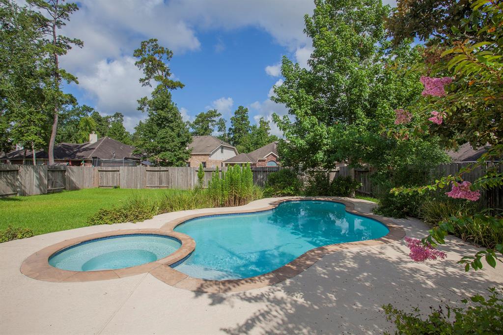 127 Regan Mead Circle The Woodlands, Texas *POOL (pool maintenance included)**NO CARPET **ONE STORY **3 BEDROOMS **2 BATHS **(Stainless steel appliances) NEW REFRIGERATOR, NEW DISHWASHER, NEW GAS RANGE, NEW MICROWAVE *** COULSON TOUGH SCHOOL (K-6) Located in the desired village of Sterling Ridge. Open floor plan with tile floors and carpet. Great family room opens to the kitchen. This Energy Star 3 bedroom 2 bath home includes window treatments, sprinkler system.