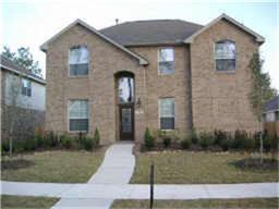 59 E Montfair The Woodlands, Texas Lovely spacious 2 story with Master Bedroom down and 4 bedrooms up plus gameroom. Fenced rear yard, granite counters, hardwood floors in the main living area with kitchen open to family room. Walking distance to elementary schools, close to shopping and medical. See today ...