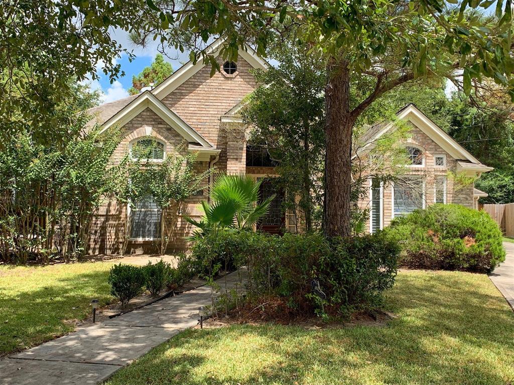 3506 Walnut Forest Court Spring, Texas INCREDIBLE CURB APPEAL! This BEAUTIFUL 1-story home 4-Bedrooms, 2.5 Bathroom in KLEIN ISD! FABULOUS Oversized cul-de-sac lot with a Backyard Paradise that features a spectacular POOL w/beautiful rock landscaping! View the Pool and Back Patio from the Large Light and Bright Breakfast Room as well as from Large, Open and Bright Den and Master Bedroom! Master suite w/wrap around fireplace to the Master Bath. Master bath have Separate Tub and Shower! Huge Family room w/fireplace! Large Formal Dining Room! Bonus room that can be used as Study Room! Gourmet Kitchen w/ Large Island and lots of cabinet/countertops space! Easy access to The Woodlands, I-45, TX-99 and Exxon Campus! Excellent school KISD! Come and see it! Ask about our NO upfront Pest Fees or Security Deposit!!!