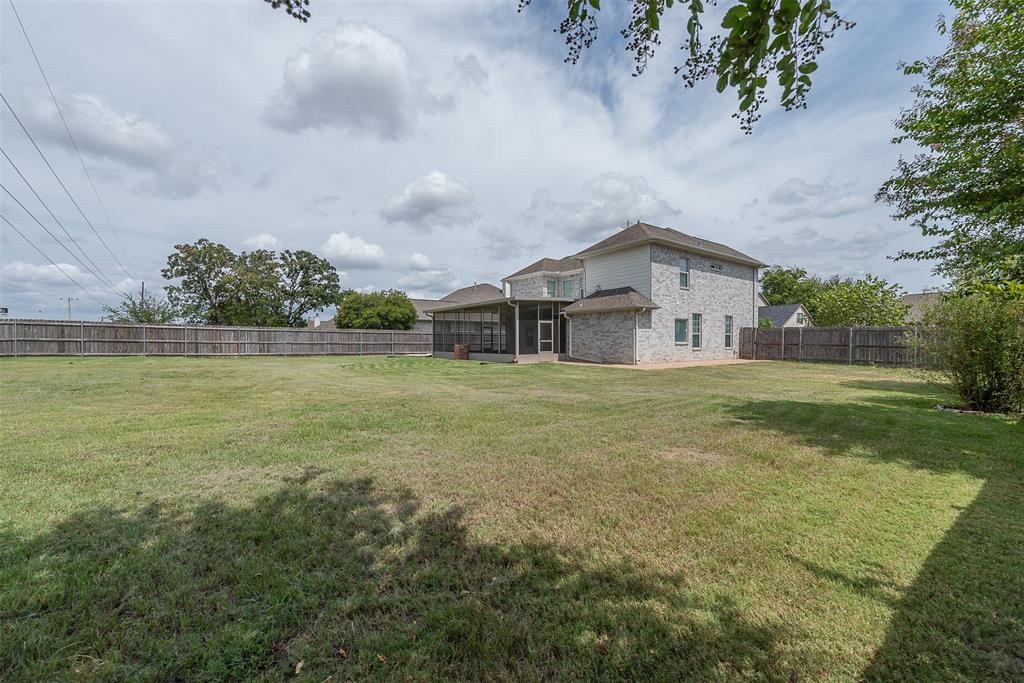 It just keeps getting bigger and better. Look at this yard! No photo "tricks" here. This yard is REALLY this BIG!