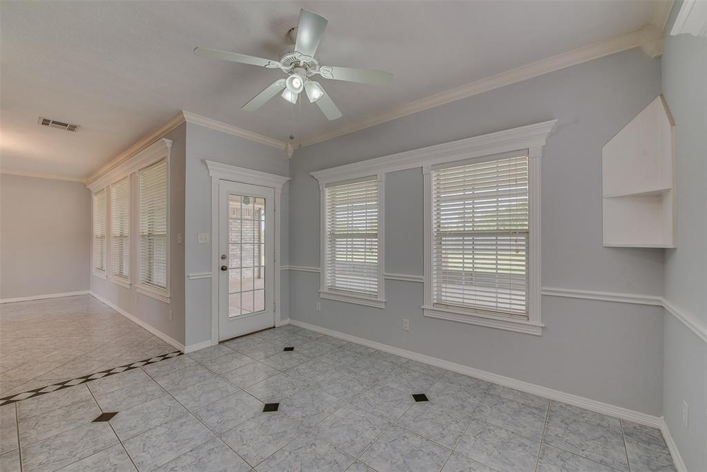 Just inside the "party porch', you'll find a beautifully, tiled breakfast area.