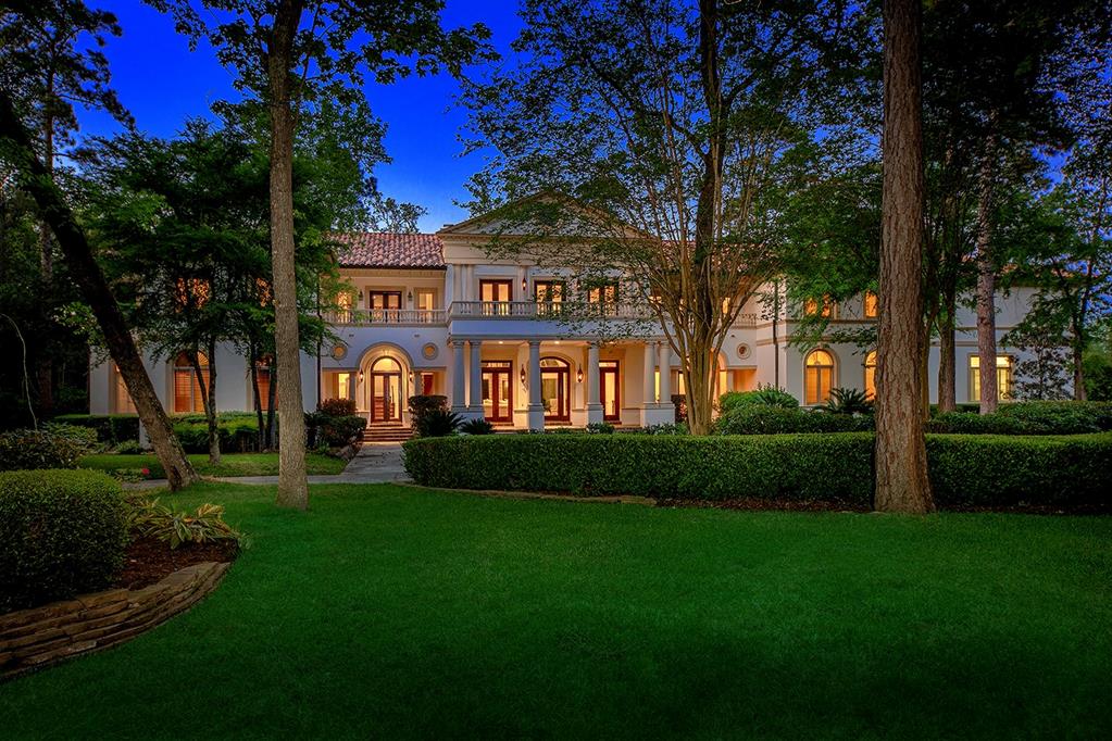 39 Grand Regency Circle The Woodlands, Texas Magnificent custom home overlooking the Nicklaus Golf Course in prestigious guard-gated Carlton Woods w/equity golf membership! Soaring ceilings, stunning architectural detail, superior commercial construction & finishes, plantation shutters, elevator, refinished hardwood floors, new carpet, recent interior & exterior paint & abundant windows provide serene golf course views throughout. Flowing floor plan offers plenty of room for casual & formal entertaining: open concept island kitchen w/planning desk, walk-in pantry, double oven & breakfast bar overlooking breakfast & family rooms; formal living & dining w/butler's pantry & wine room; master retreat down w/sitting area, cozy FP, separate master baths & closets; handsome mahogany paneled library w/FP; huge home theater w/stage (perfect for karaoke!); playroom & game room up w/balcony (combined w/guest bed could be transformed into in-law suite);extensive covered patio,fabulous outdoor kitchen w/pizza oven, fire pit & expansive views!