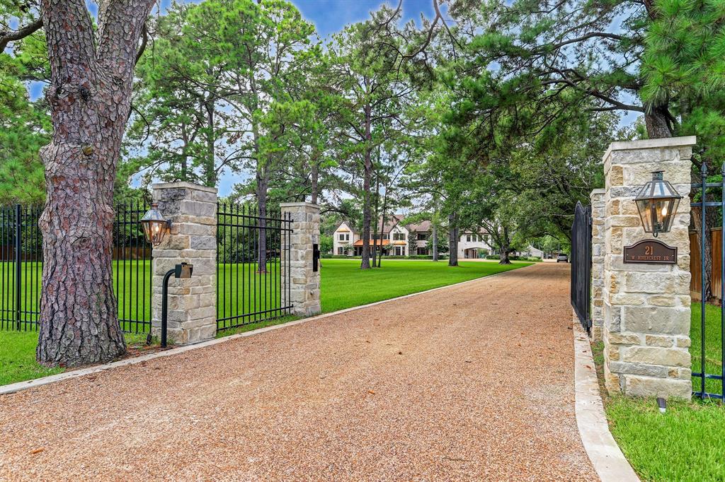 21 W Rivercrest Drive, Houston, TX 77042