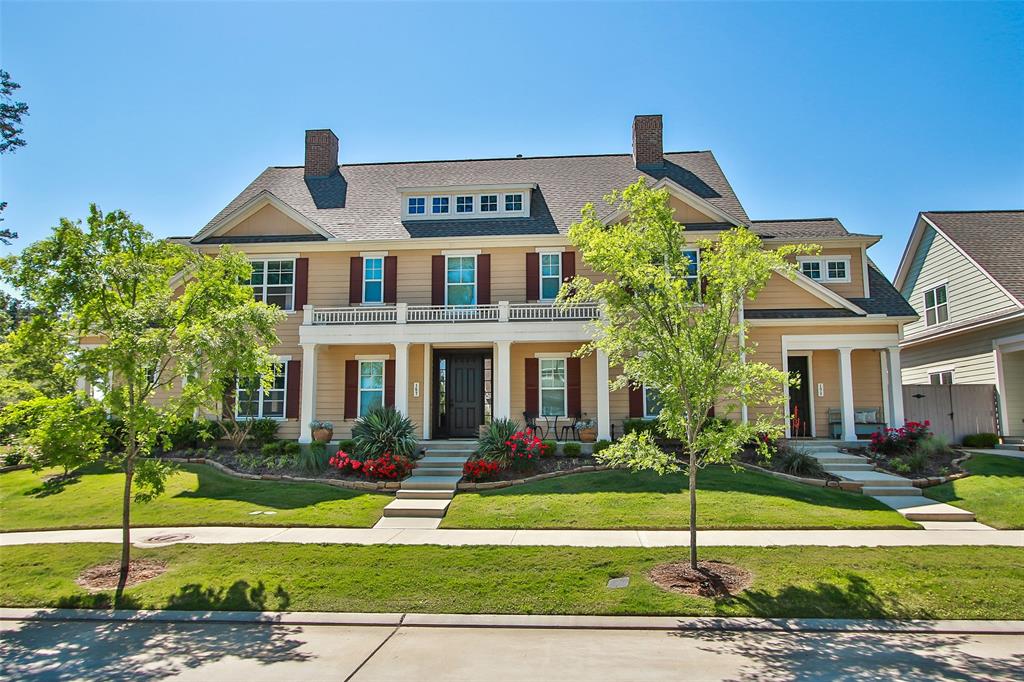 171 Kendrick Pines Boulevard Spring, Texas This beautifully acquainted townhome is walking distance Creekside Park Village Green and Crossroads Square at Creekside Park. Walk to H.E.B., shopping and dining. Enjoy city living conveniences in The Woodlands Creekside Park. This is a newer townhome built in 2014 with 3 bedrooms, 2 full bathrooms and a 1/2 bathroom downstairs for convenience. The floorplan offers great flexibility with an open layout, island kitchen overlooking living area, dining, study and an extra room upstairs that can be used as a game room or TV room. The kitchen boasts of 42" dark wood cabinets, GRANITE countertops, Stainless appliances, gas cooktop stove, oven, & microwave. Wood floors flow from the entry throughout the entire downstairs, staircase, and the Master Bedroom. The back patio space provides ample room for a grill & patio set.