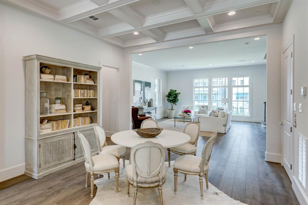 313 4 Royale Heights Lane, Houston, Texas 77024, 3 Bedrooms Bedrooms, 9 Rooms Rooms,4 BathroomsBathrooms,Single-family,For Sale,Royale Heights,58892077