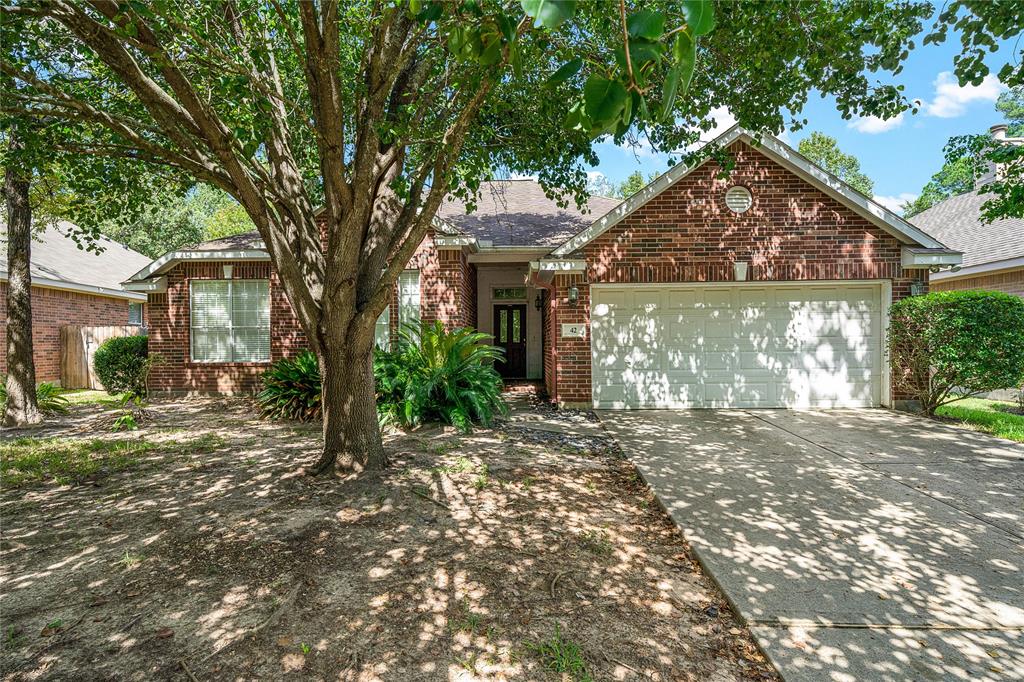42 Millport Drive The Woodlands, Texas Beautiful single story home located in The Woodlands Village of Alden Bridge. Great location close to dining, shopping, schools, parks, medical, and all of the amenities The Woodlands has to offer. Beautifully landscaped yard. Great floorplan features laminate wood flooring, vaulted ceilings, formal dining room, large family room w/ fireplace, breakfast room, island kitchen open to the family room, spacious master bedroom & bath with dual sinks, jacuzzi tub, separate shower & walk in closet, three generous sized secondary bedrooms & bathroom. Fully fenced backyard, large covered back patio and two car attached garage. Walk to neighborhood park. A must see. Schedule your showing today!
