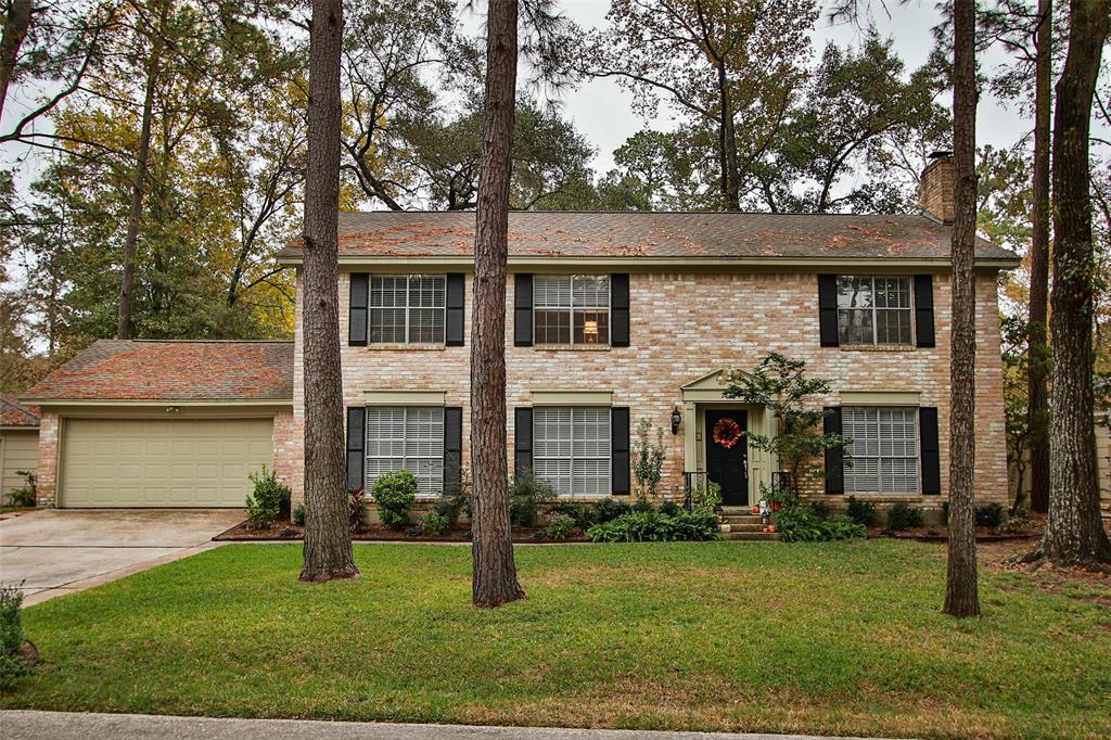 2828 S Logrun Circle The Woodlands, Texas Classic Colonial Home, EXCELLENT LOCATION! Minutes to Supermarket,Market Street, Town Center, Woodlands Mall, Entertainment and Woodlands Waterway! 3 min. to I-45 by car. Low VOC Benjamin Moore paint inside/out! Completely remodeled and updated, granite countertops in kitchen and bathrooms, S.S. appliances, And All WOOD FLOORS (NO CARPET IN THIS HOME)very spacious and tucked away in quiet cul-de-sac. New AC/Heat 3 sections w/separate thermostat. Very nice size backyard. Lots of windows, Beautiful home! Never Flooded!