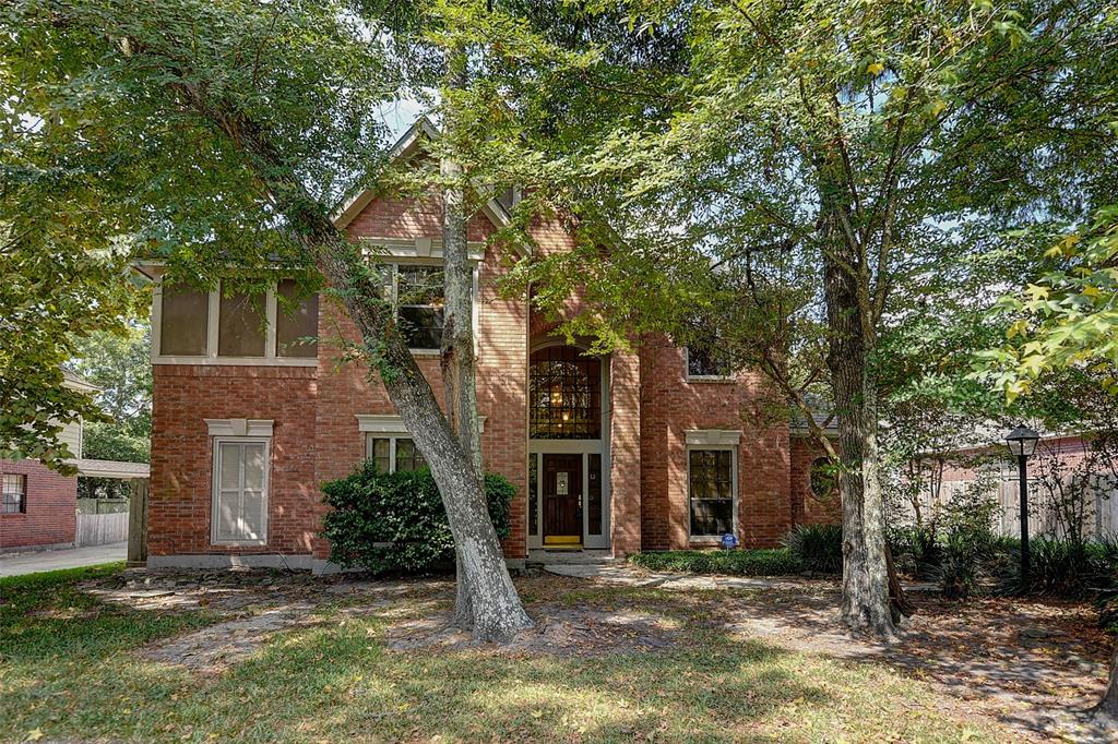 63 E Amberglow Circle The Woodlands, Texas NEW HARDWOOD FLOORS INSTALLATION COMPLETED 9/25/2019 AND RELISTED 9/26. YARD SERVICE, POOL SERVICE, WASHER, DRYER AND REFRIGERATOR INCLUDED. FANTASTIC 4 BEDROOM HOME IN GREAT NEIGHBORHOOD WITH EXCEPTIONAL SCHOOLS! THE WOODLANDS HIGH SCHOOL IS 1/4 MILE AWAY. MASTER DOWN, BATH HAS HIS/HERS WALK-IN CLOSETS. WHIRLPOOL SOAKING TUB. FORMAL DINING PLUS STUDY - ROOM FOR EVERYONE! GAMEROOM UP, ALL BEDS W/WALK-IN CLOSETS + ATTIC STORAGE. EAT-IN KITCHEN AND FAMILY ROOM OVERLOOK BACKYARD W/ SPECTACULAR POOL AND SPA. FULLY LANDSCAPED PROPERTY W/SPRINKLER SYSTEM - LANDLORD WILL PROVIDE POOL SERVICE! DON'T MISS OUT - THIS ONE WILL GO QUICKLY!