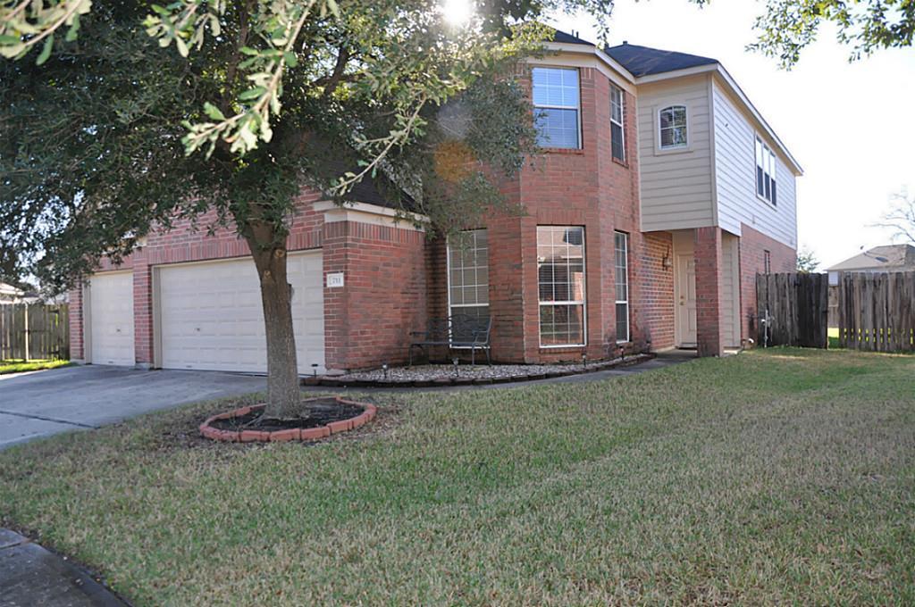 711 Pine Crossing Court Spring, Texas Beautiful 5 bedroom home in Northgate Crossing, just minutes from new Exxon campus. 3 car garage, 3.5 baths, Master bedroom down with separate jetted tub and shower, dual sinks, and 2 LARGE master closets. Formal dining + breakfast room. Gameroom, 4 bedrooms, and 2 bathrooms upstairs. Make your appointment today, don't miss this house, it will go fast!!!