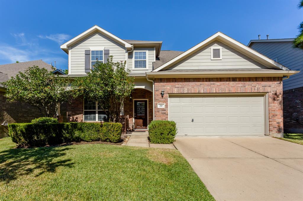 210 Tortoise Creek Place Spring, Texas Amazing lease home w/so much room & great amenities. 4 bedroom, 2.5 bath w/2 story family room that opens to the kitchen & breakfast areas. There is a study w/French doors, formal dining & large upstairs game room. Master bedroom is located downstairs & the master bath comes with two sinks, jetted tub & separate shower & nice walk-in closet w/shelving & good hanging space. The entry, study, formal dining & family room have beautiful wood flooring w/tile floors in the kitchen, breakfast rooms and bath rooms. Kitchen has granite countertops, stainless appliances, island, 42 inch cabinets, tile backsplash, gas cooktop & nice sized pantry. Half bath and utility room are also downstairs. Upstairs you have 3 large bedrooms, a full bath with tub/shower combination & large game room with pretty iron spindle railing. Pretty back yard with no back neighbors and extra large patio to enjoy grilling and outdoor family time. Great location close to new restaurants & shopping & Woodlands amenities.