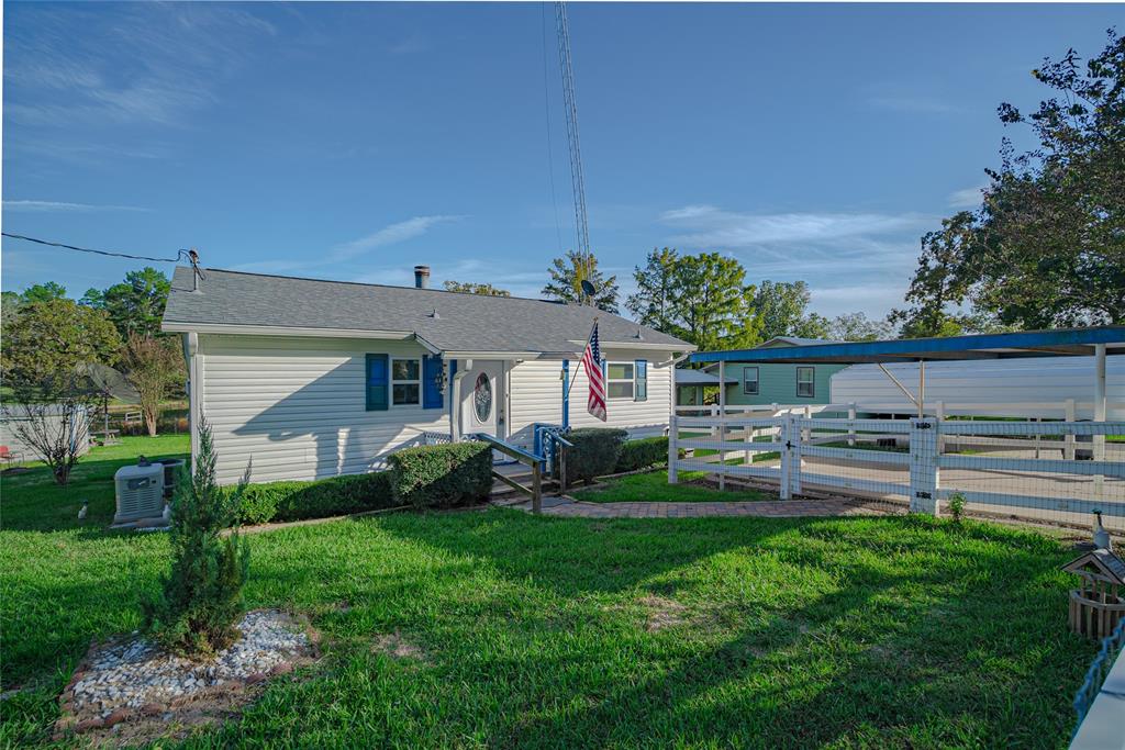 117 Horseshoe Lake Drive W, Huntsville, TX 77320