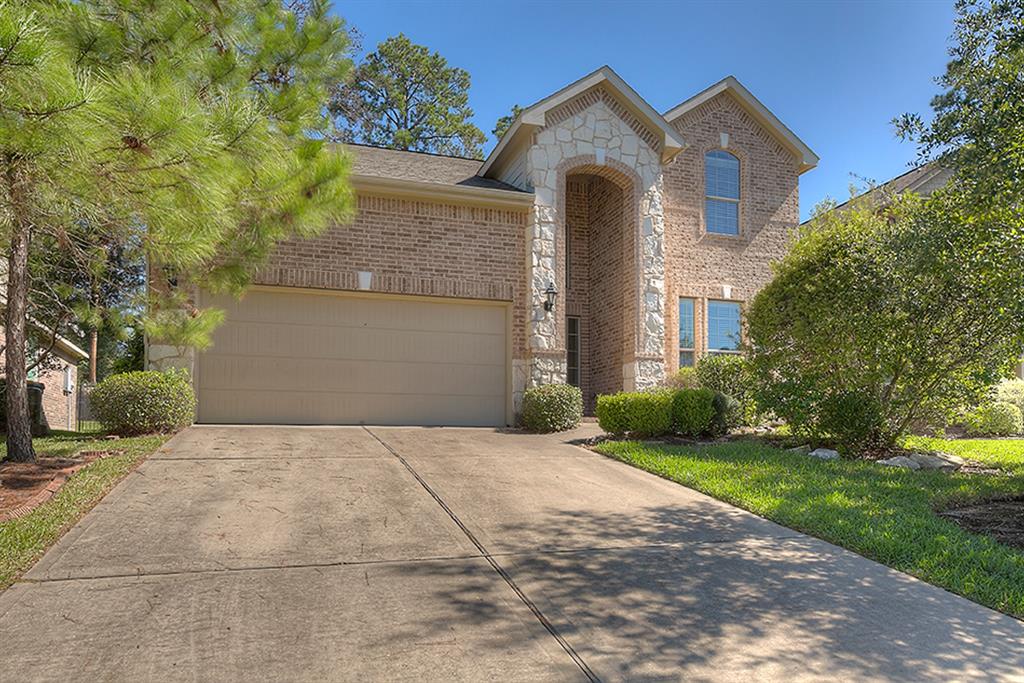 10 Quillwood Place The Woodlands, Texas Picture yourself in this beautiful 4 bedroom, 3 bathroom home in the Village of Sterling Ridge. Your new home features 2 bedrooms down (including Master Suite), open concept living that everyone enjoys, a massive formal dining room, a gourmet island kitchen that every chef will love, and a spacious game room upstairs with room to watch movies and play games at the same time. Enjoy a morning cup of coffee or cook out on your covered back patio. Soak away the day in your private oasis in the master bath with huge soaking tub and separate shower. Call today to make this home yours...don't delay!!!