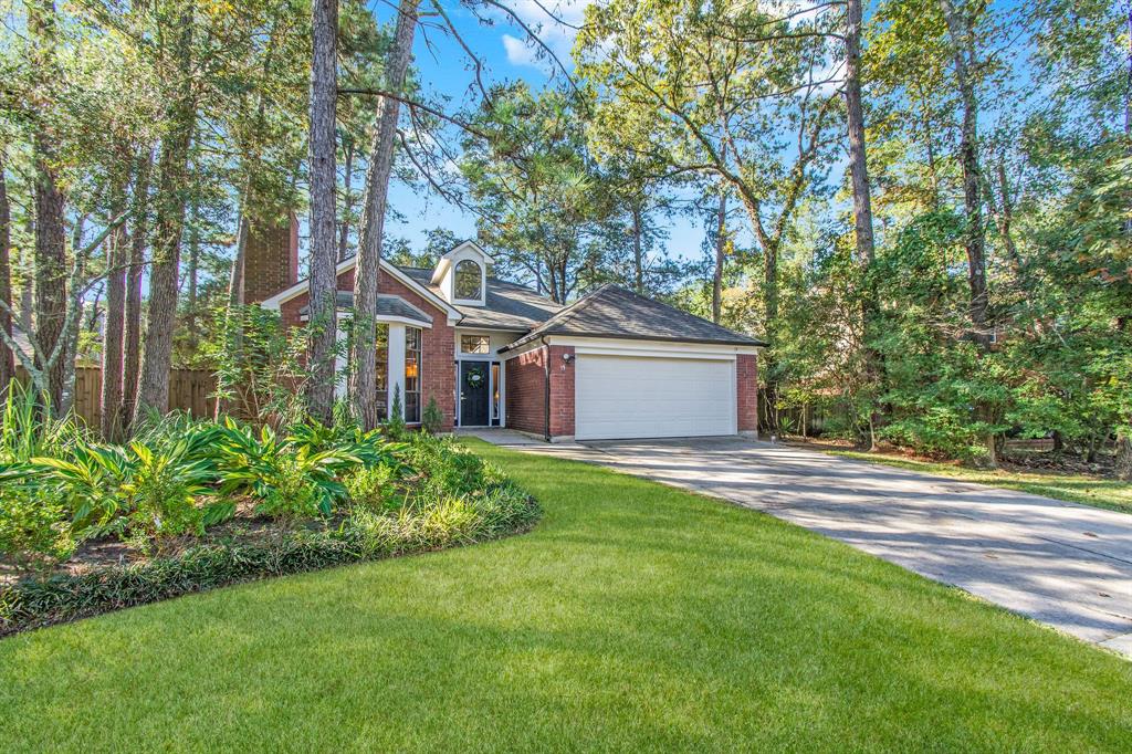 19 Elk Crossing Drive The Woodlands, Texas You won't want to miss this !! Farmhouse style house situated in The Woodlands Village Indian Springs in The Woodlands. 10 mins away from Waterway, Mall and I-45, amazing Conroe ISD schools. The home is move in ready, updated from top to bottom. Light & bright open floorplan. New large deck w/ lighting (2019), new AC (2018), hardwood floors, new carpet (2019), fresh int/ext paint, hardware, lighting, gorgeous re-designed kitchen w/ granite, tile, backsplash, SS appliances. Master down w/luxury bath includes tiled shower and whirlpool tub, granite in 1/2 bath. Loft game room upstairs. All bedrooms have walk in closets. Remodeled shower up. Fridge included. Sprinkler system, shed, covered patio, exterior security cameras and blinds available. Cul-de-sac street. Must see to appreciate. Make your appt today !!!