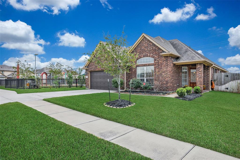 Sold 20115 Towering Cypress Drive, Cypress, TX 77433 3 Beds / 2 Full Baths 123.55/sq ft