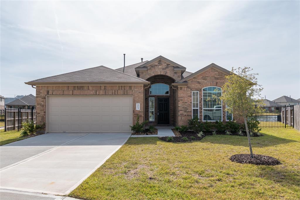 29654 Clover Shore Drive Spring, Texas The Wyndham floorplan is an amazing 4 bedroom, 2 bath, one story home. Split floor plan with family room overlooking kitchen, formal dining room, and breakfast room, perfect for entertaining. LAWN MOWING IS INCLUDED! Lease terms vary from 12 to 23 months depending upon available end dates. The specific options for the lease expiration date will be determined when the security deposit is received.