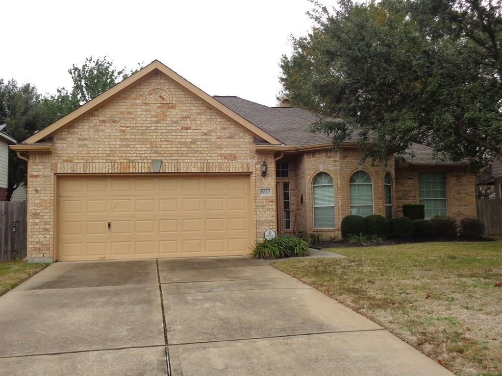 9122 Memorial Hills Drive Spring, Texas Hard to find 4/3/2 one story for lease in Memorial Creek Estates. Huge open family room with gas log fireplace and tile flooring. Spacious kitchen with breakfast bar., High ceilings throughout. Full bath off entry adjacent to open study/fourth bedroom. Two secondary bedrooms on private hallway with full bath. Master suite is located to the rear of the house with executive bath & huge walk-in closet. Large under roof covered varanda in rear yard.